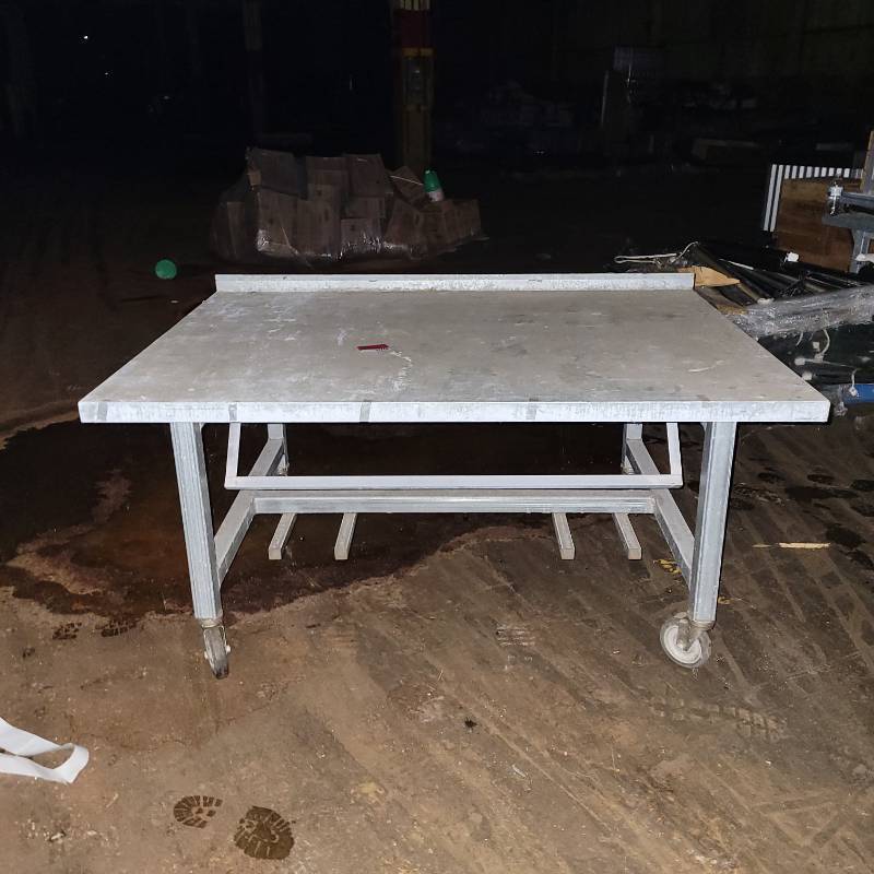 lot 34768 image: Metal Rolling Table