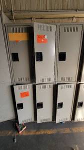 lot 4226 image: Tennsco 6 Locker Unit