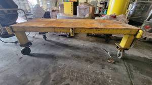 lot 8623 image: Short Yellow Steel Rolling Table