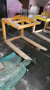 lot 8645 image: 1 Ton Steel Crane Pallet Forks&nbsp