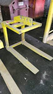 lot 8647 image: 1,000lb Steel Crane Pallet Forks&nbsp