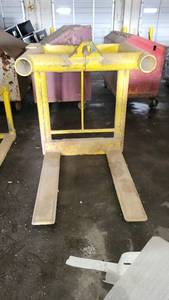 lot 8648 image: 2 Ton Steel Crane Pallet Forks&nbsp