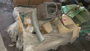 lot 8652 image: Parker Male Connectors (#16 fbu-s), Assorted Cabling and More