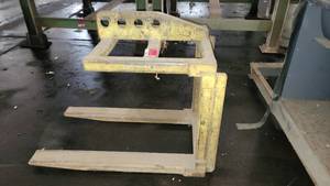 lot 8654 image: Steel Crane Pallet Forks&nbsp