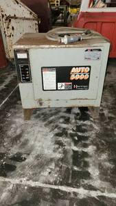 lot 8682 image: Auto 5000 Battery Charger (#3TD18-775)