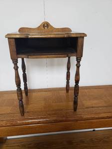 lot 58001 image: Phone Table