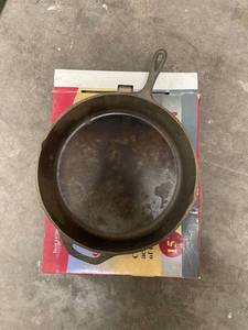 lot 58009 image: 15 inch cast iron frying pan