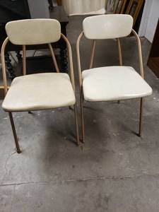 lot 58010 image: Pair Retro Folding Chairs