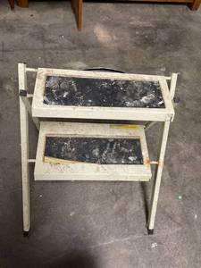 lot 58011 image: folding step stool