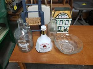 lot 58018 image: Contents on Table