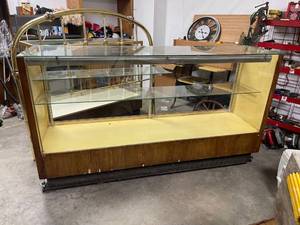 lot 58028 image: vintage glass display case