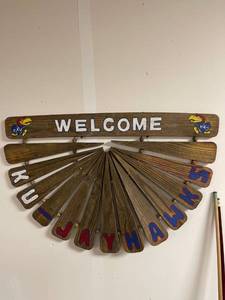 lot 58043 image: ku hanging