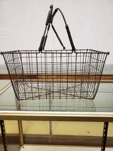 lot 58047 image: Metal Basket