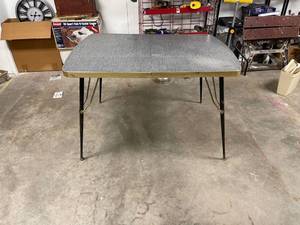 lot 58056 image: vintage kitchen table