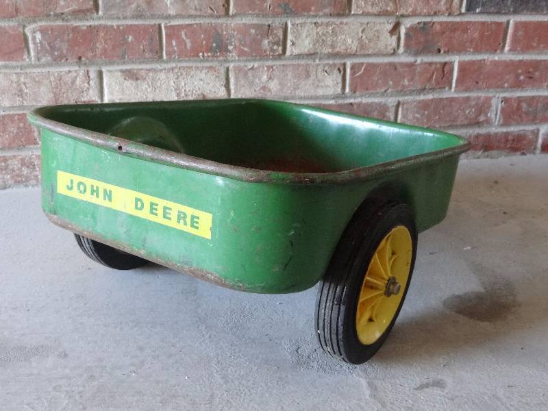 lot 6161 image: Classic John Deer Metal Trailer