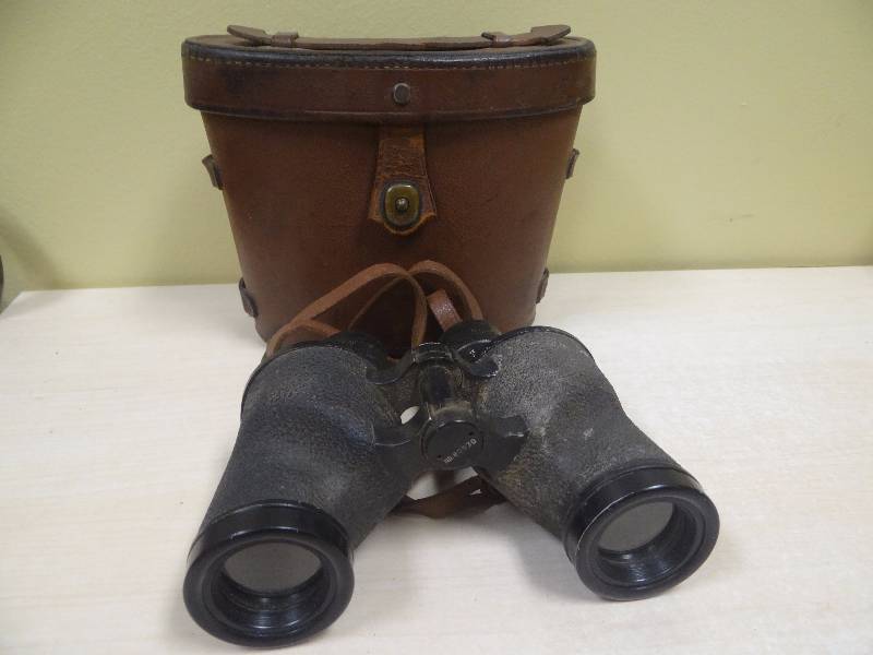lot 6167 image: Vintage U.S Army Nash-Kelvinator 1942 H.M.R Binoculars w Original Case
