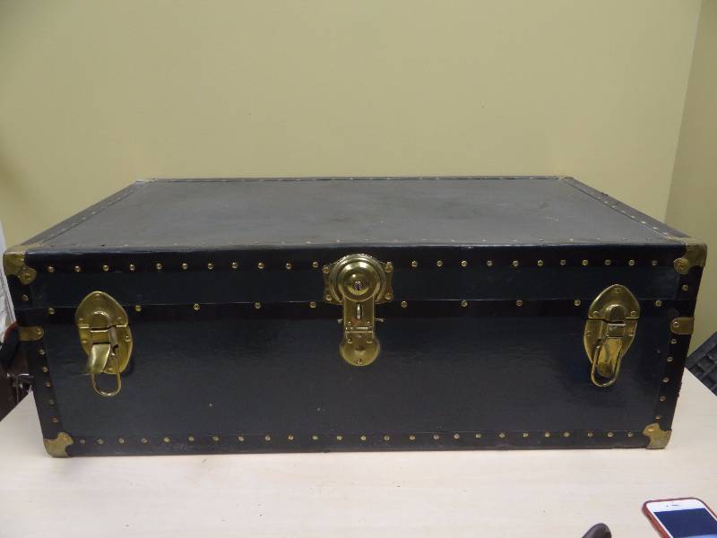 lot 6182 image: Vintage Storage Trunk Chest