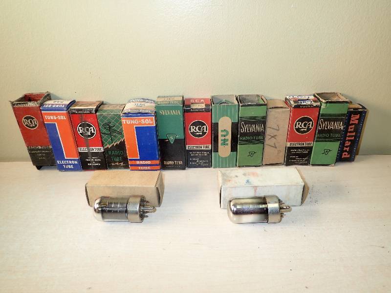 lot 6190 image: Lot of (15) Various Brands Classic TV Tubes