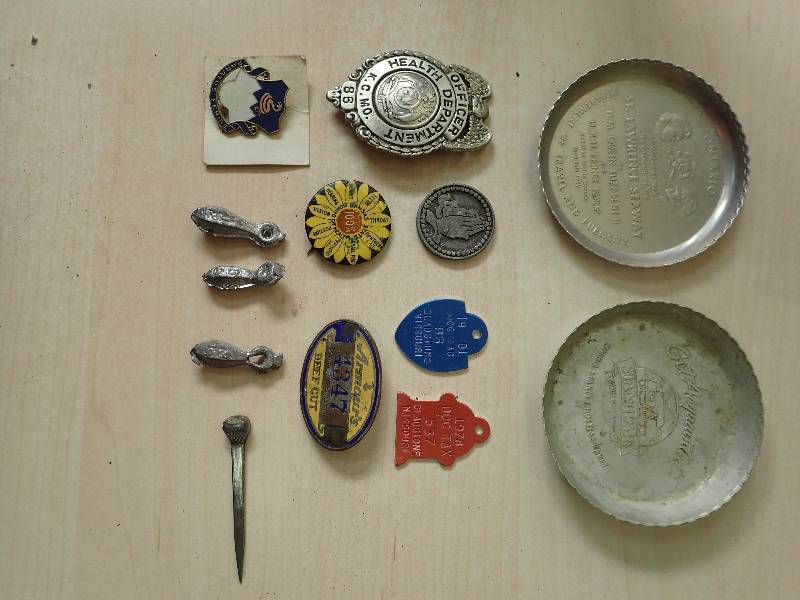 lot 6193 image: Lot of Collectible Tags w Badge And pins
