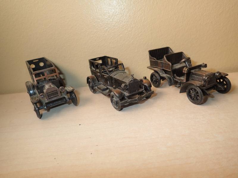 lot 6201 image: (3) Classic Small Scale Car Collectible Lead Pencil Sharpeners