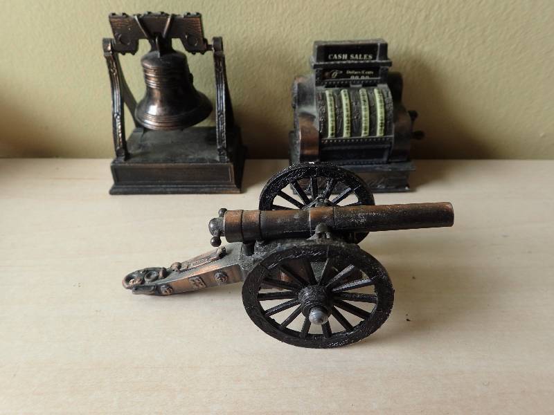 lot 6204 image: (3) Classic Small Scale Collectible Pencil Sharpeners