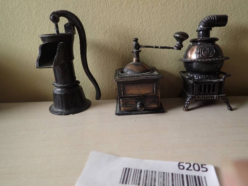 lot 6205 image: (3) Classic Small Scale Collectible Pencil Sharpeners