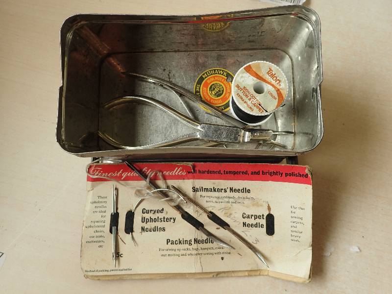 lot 6207 image: Vintage Sewing Needle Set