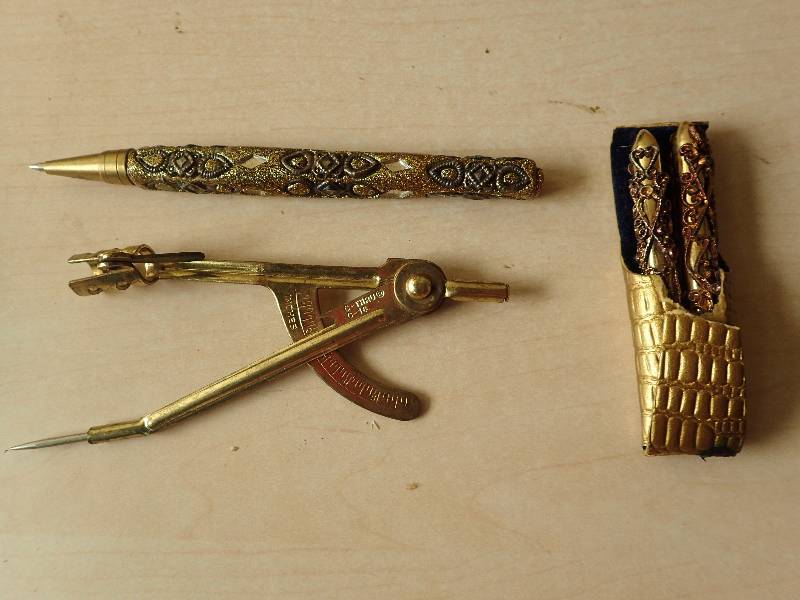 lot 6210 image: Vintage Gold Pen Matching Set