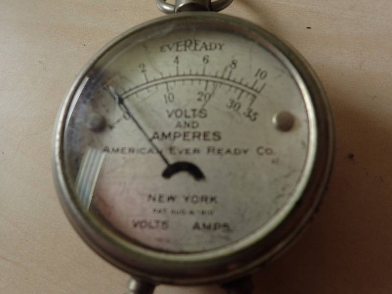 lot 6212 image: Vintage All American Amp Gauge