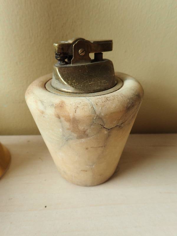 lot 6217 image: Vintage Stone Table top Lighter