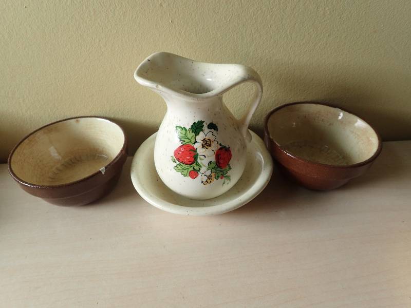 lot 6221 image: Lot of Crafted Glass Pottery