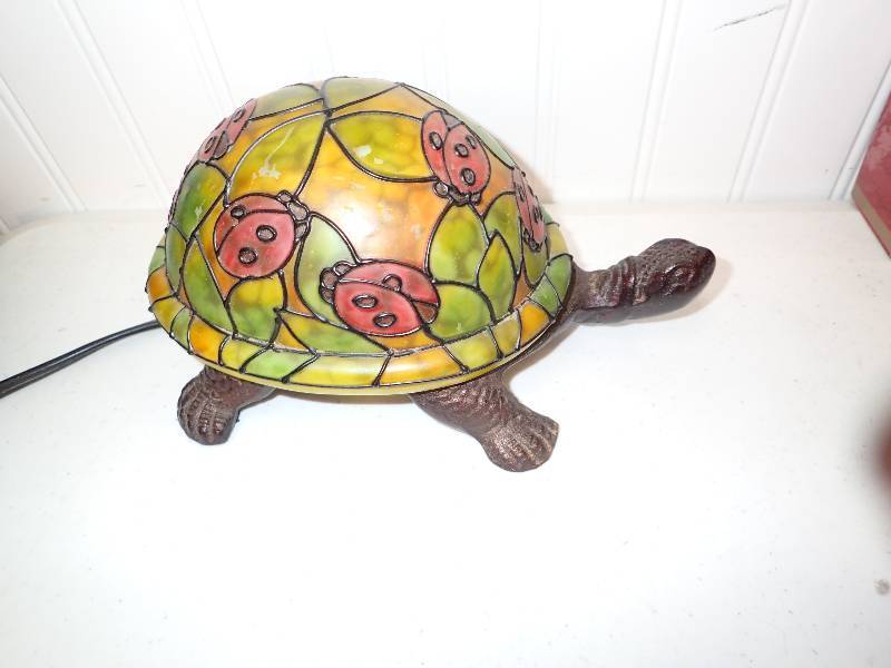 lot 6243 image: Stained Glass Table Top Turtle Lamp w Iron Feet