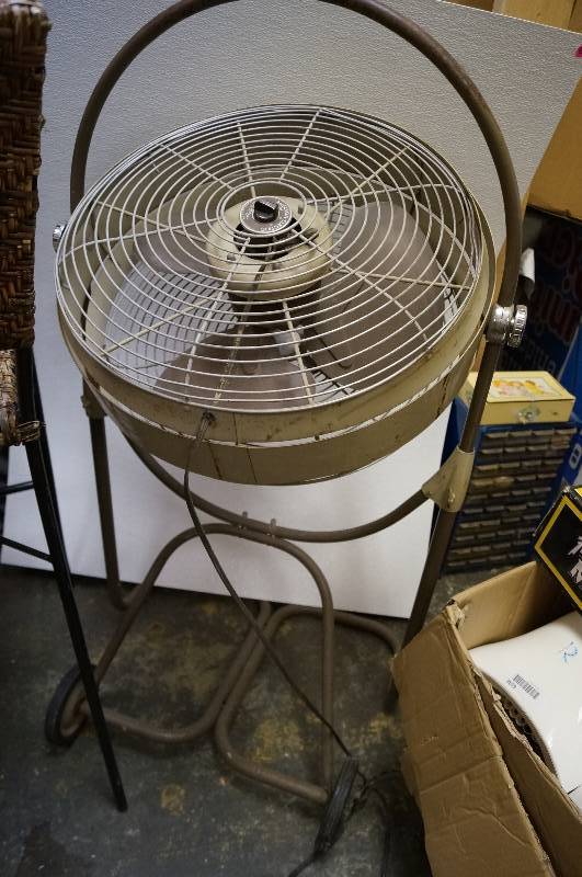 lot 3100 image: Mid Century 40s-50s Roll About Emerson Electric Circulator