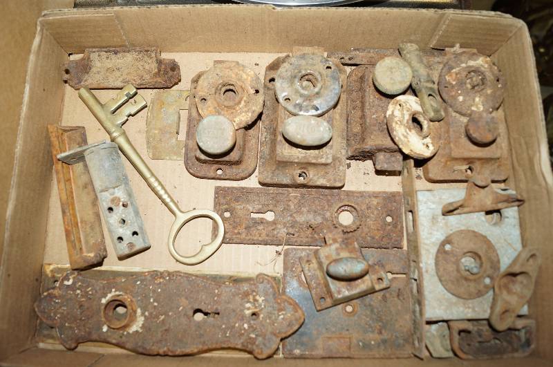 lot 4114 image: Box full of old door latches   lockes  key etc