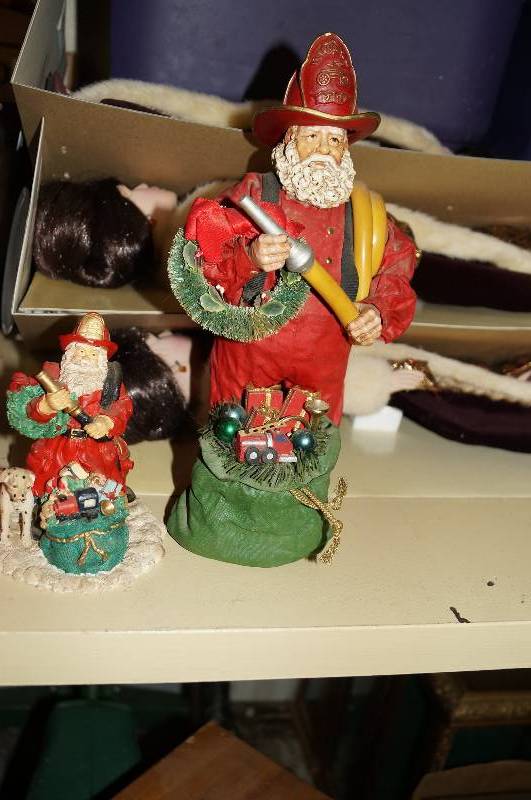 lot 4110 image: 2 Fireman Christmas decor items