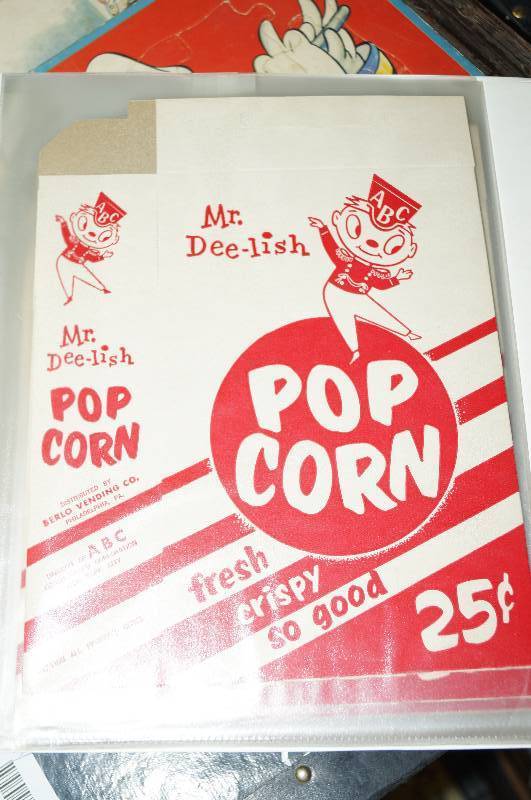 lot 4105 image: 6 Mr. Dee-LIsh Pop Corn Boxes Vintage Collectable