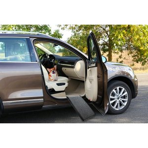 lot 31895 image: Mind Reader Dog Foldable Car Ramp, Brown