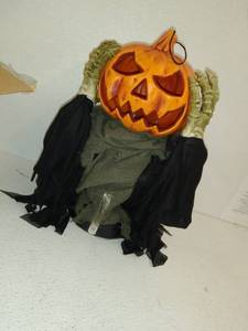 lot 31927 image: Holloween Punkin Decor