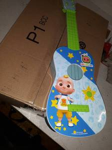 lot 37139 image: cocomelon moombug guitar