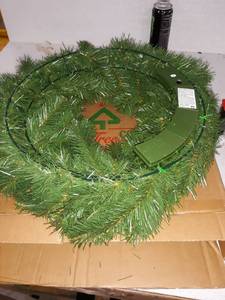 lot 37152 image: Christmas wreath