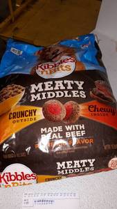 lot 37260 image: Kibbles and Bits dog food meaty middles 15 lb bag