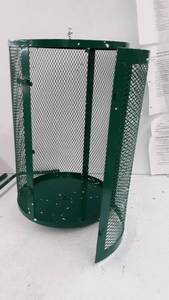 lot 41743 image: Landzie Lawn And Garden Spreader