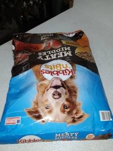 lot 41829 image: Kibbles n Bits Meaty Middles Prime Rib Flavor, Dry Dog Food, 15 Pounds