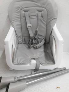 lot 99640 image: High Chair