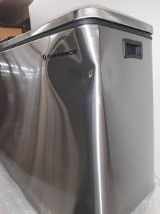 lot 99655 image: Black 12 Sheet Cross_ Cut PaperCredit Card Shredder