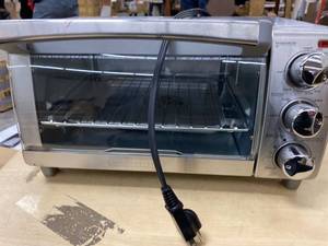 lot 62659 image: Black and Decker Toaster Oven