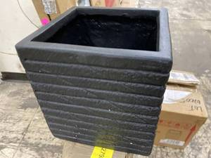 lot 62799 image: Black Flower Pot