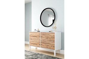 lot 62800 image: Piperton 6 Drawer Dresser
