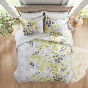 lot 2911 image: Hyde Lane Comforter 103x90