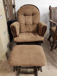 lot 58096 image: Tan Glider  Ottoman